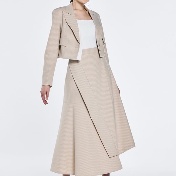 NWT Riva Tailored Pinstripe Two-Piece Skirt Suit in Light Beige - Picture 2 of 12